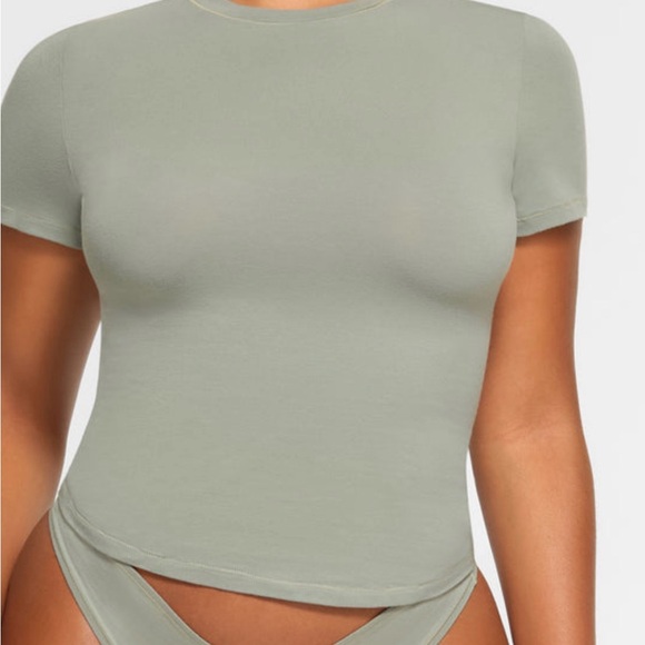 SKIMS Tops - SKIMS COTTON  T SHIRT